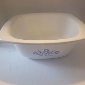 VINTAGE Corning ware Cornflower White 4qts P-34-B pre own condition